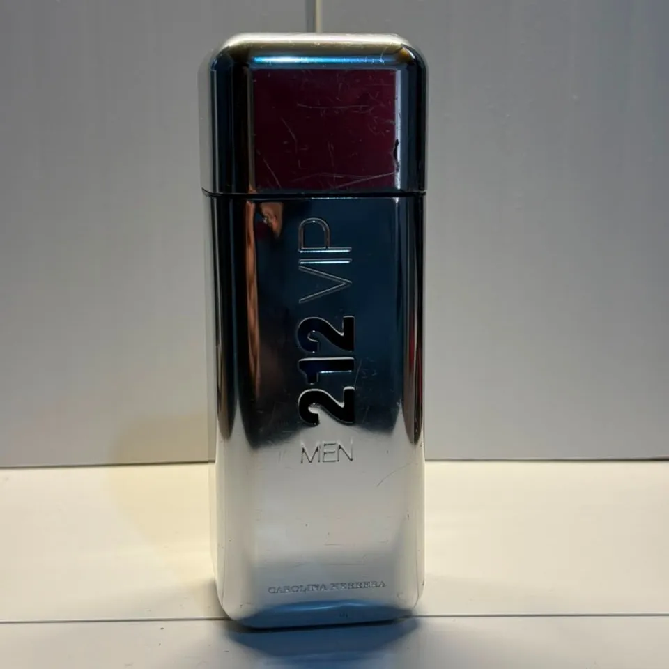 Carolina Herrera 212 VIP MEN